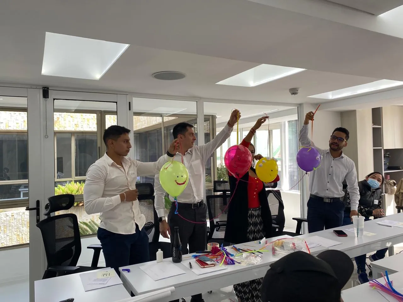 Líderes en una dinámica de activación de Transformente