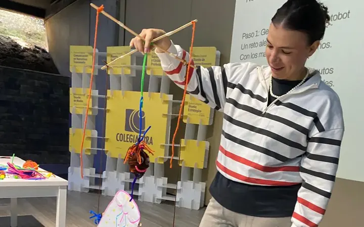 Participante de un taller de creatividad de Transformente en La Colegiatura